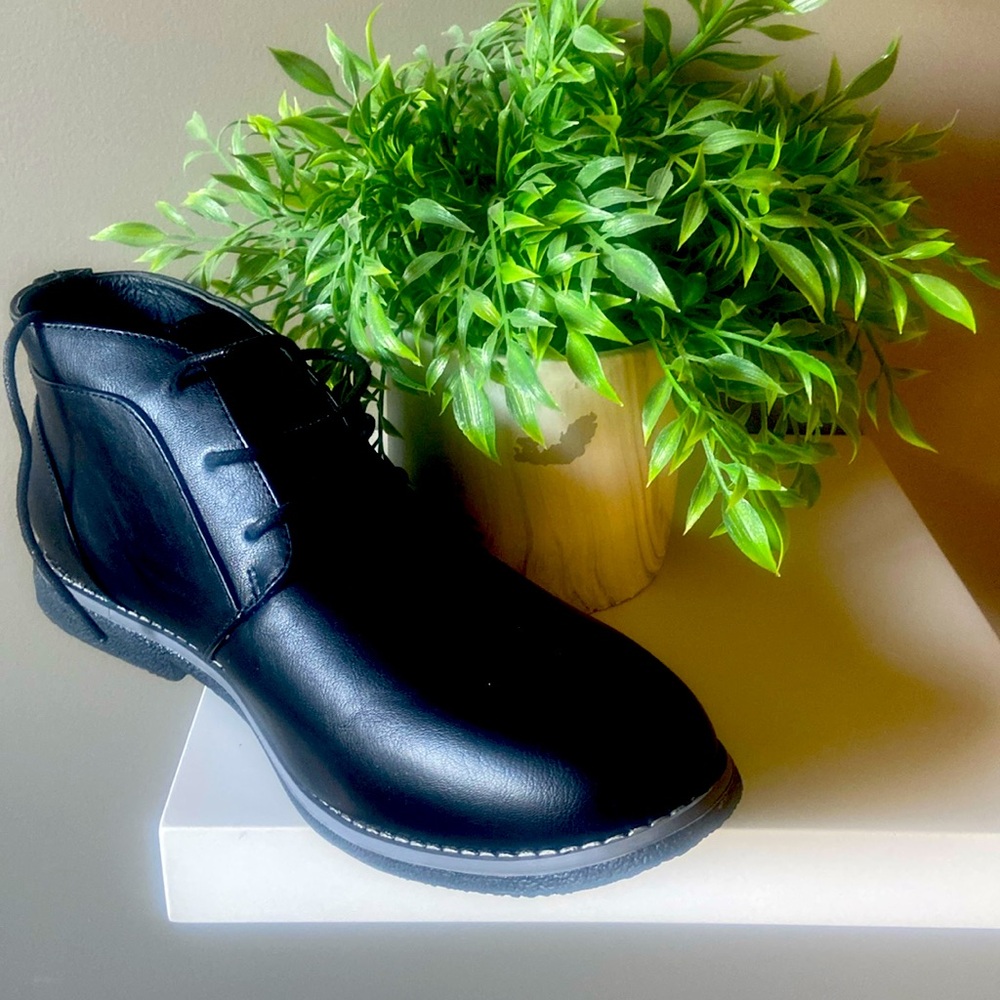 London Fog Collection Broad Street 2 Black Chukka Boots Size 13M - never worn!
